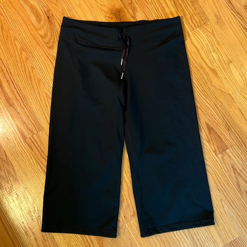 Under Armour capri all season gear size large!
